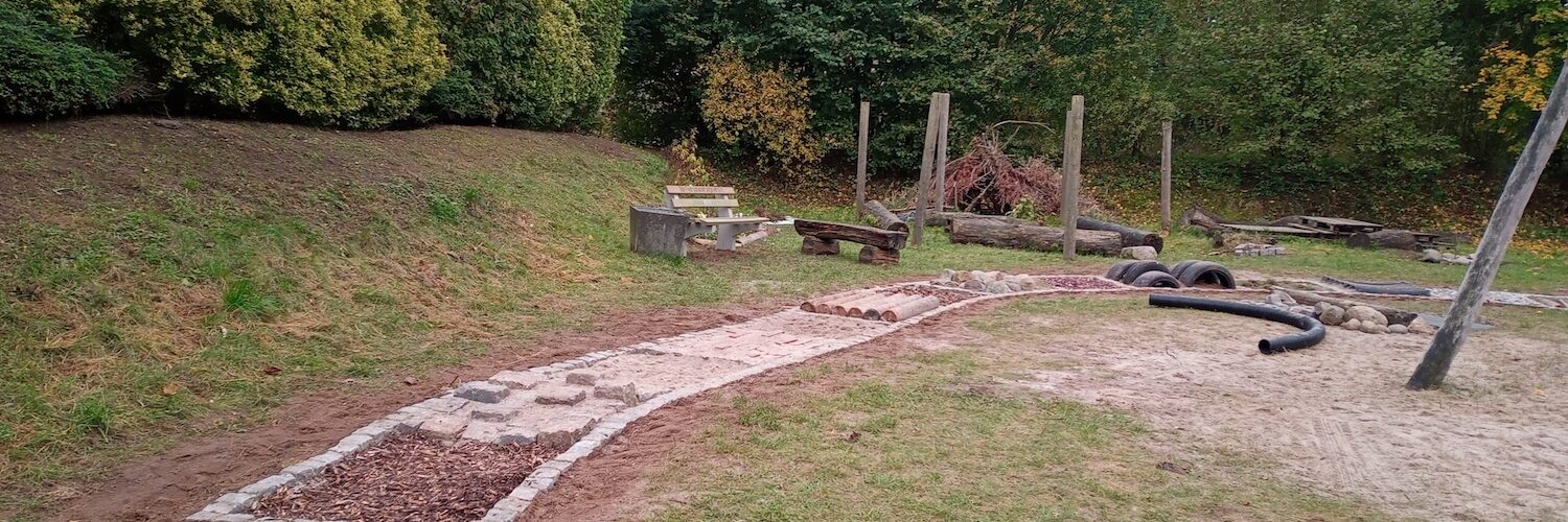 Bank auf dem Haferbogenspielplatz in Großenwiehe